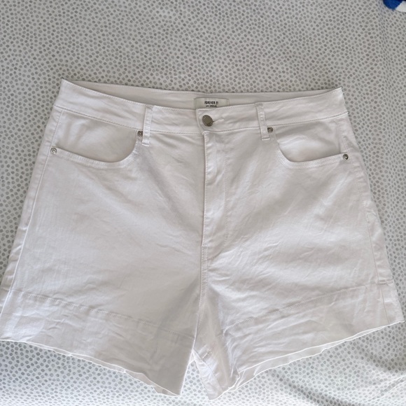 Forever 21 Pants - Forever 21 White Shorts Size 30